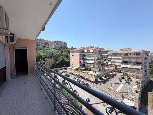 Vendesi appartamento a Napoli via Arno, 34, Soccavo