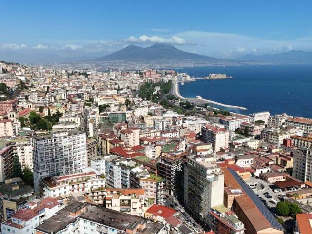 Vendesi appartamento a Napoli, Vomero