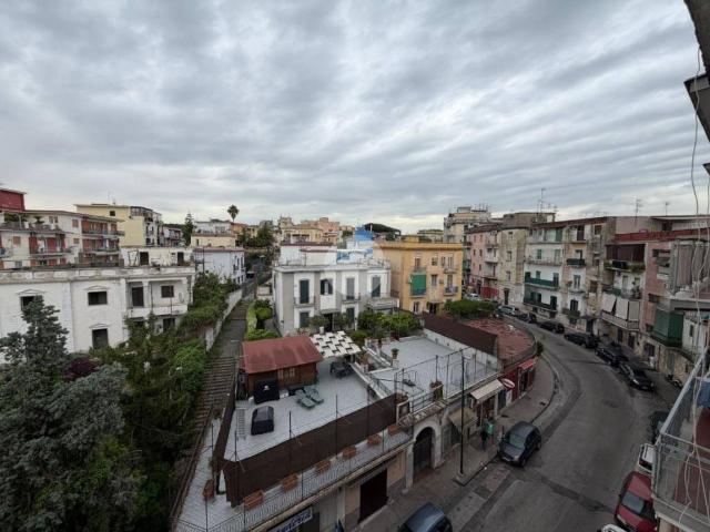 Vendesi appartamento a Napoli, Capodichino