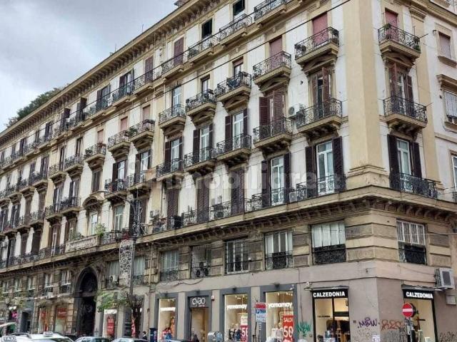 Vendesi appartamento a Napoli corso Umberto I, Tribunali