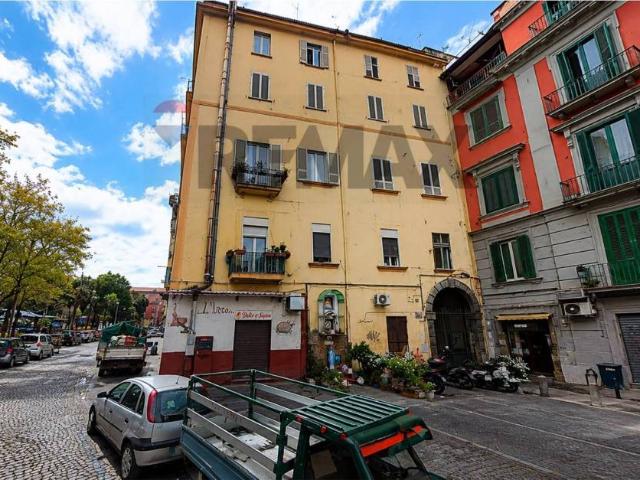 Vendesi appartamento a Napoli piazza Cavour, 131, Sanità