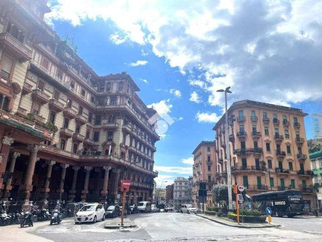 Vendesi appartamento a Napoli piazza Piedigrotta, 1, Mergellina Piedigrotta