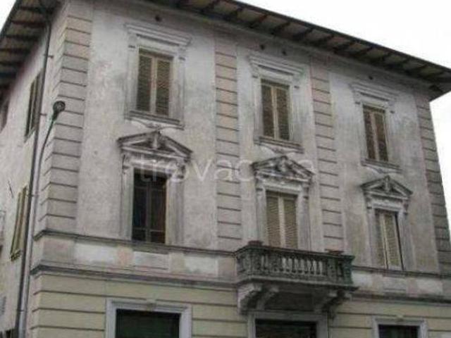 Vendesi appartamento a Barga largo Roma