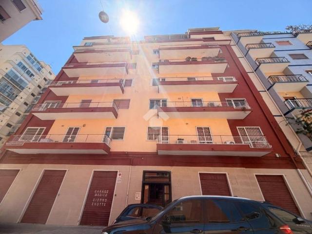 Vendesi appartamento a Bari via Menotti Bianchi, 5, Carrassi