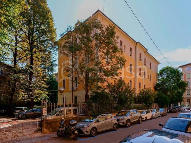 Vendesi appartamento a Bologna via Alfonso Rubbiani, Castiglione Tribunale
