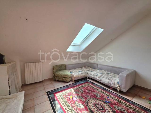 Vendesi appartamento a Bollate via Praga, 3