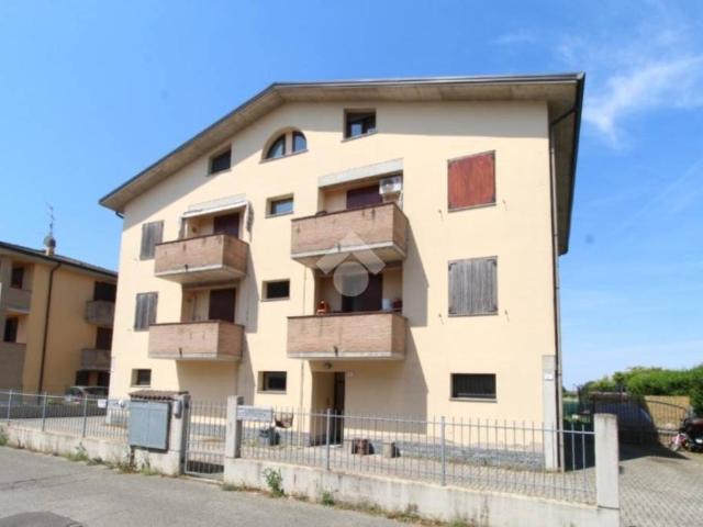 Vendesi appartamento a Cadelbosco di Sopra via Spello, 6