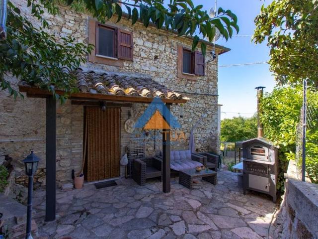 Vendesi appartamento a Calvi dell'Umbria