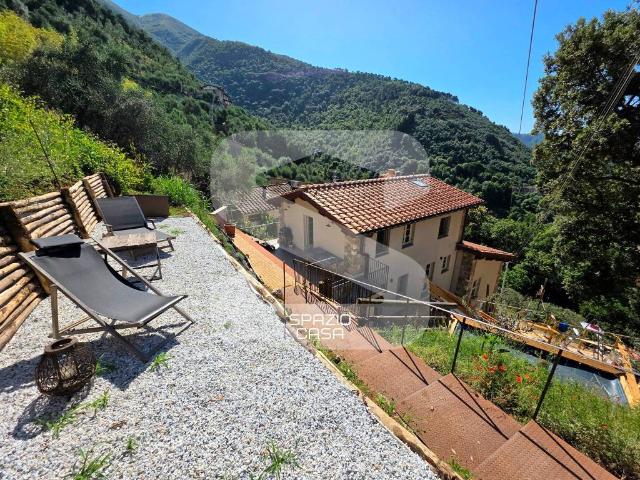 Vendesi appartamento a Camaiore via Summonti Vecchia
