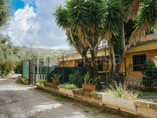 Vendesi appartamento a Campagnano di Roma strada di Macchiano, 1