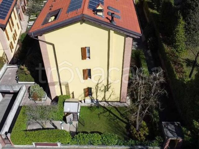 Vendesi appartamento a Cantù via Delle Ginestre