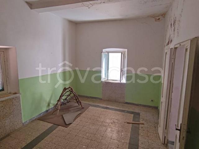 Vendesi appartamento a Castel Madama piazza Dante Alighieri