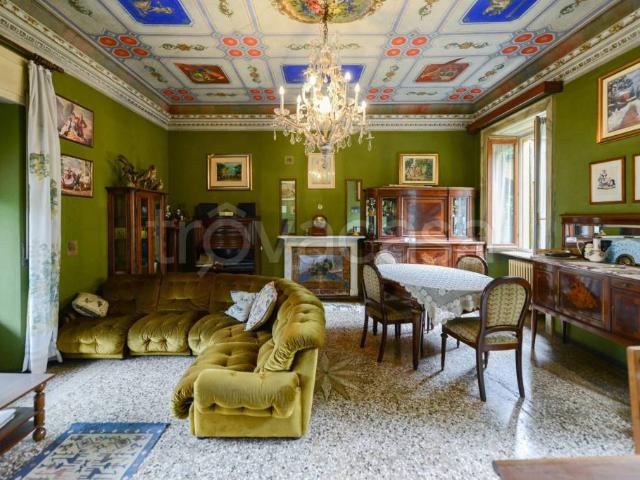 Vendesi appartamento a Castello Cabiaglio via Borghetto