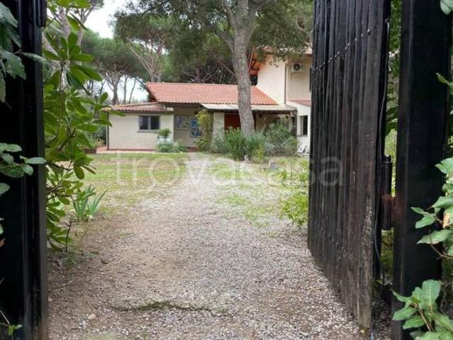 Vendesi appartamento a Castiglione della Pescaia, Punta Ala