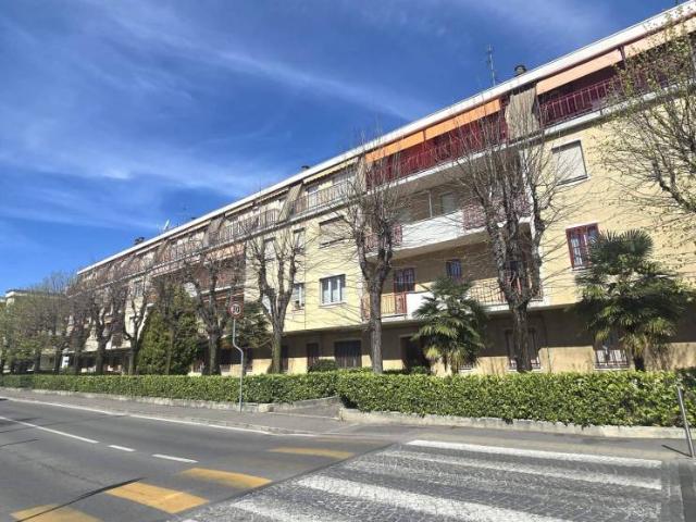 Vendesi appartamento a Carugate via Alcide De Gasperi, 2