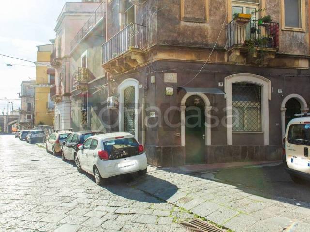 Vendesi appartamento a Catania via San Gaetano, 44, Centro Storico