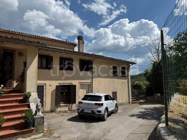 Vendesi appartamento a Cerreto di Spoleto