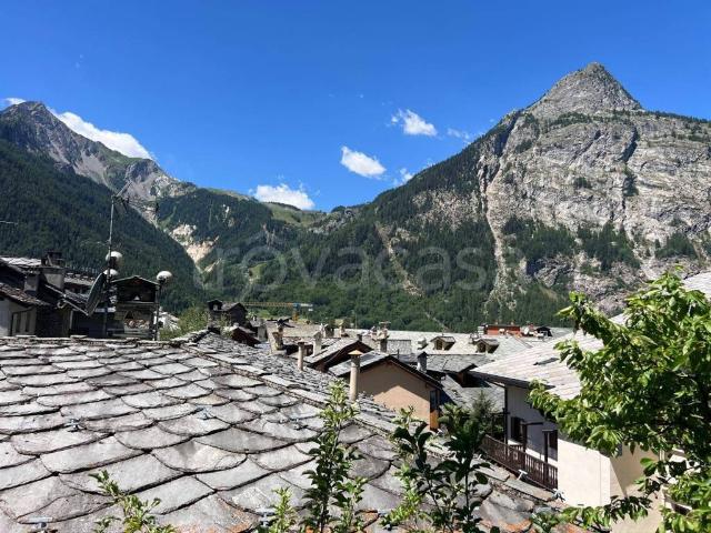 Vendesi appartamento a Courmayeur
