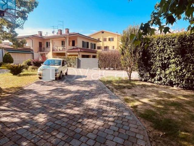 Vendesi appartamento a Cozzile, Massa e Cozzile