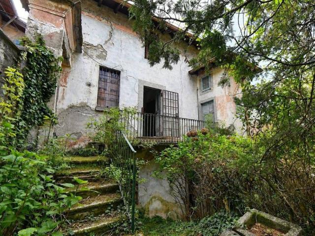 Vendesi appartamento a Faggeto Lario via Piana, Lemna