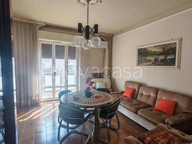 Vendesi appartamento a Falconara Marittima, Centro