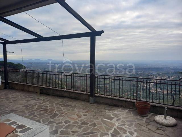 Vendesi appartamento a Fara in Sabina via dei Villini, 35
