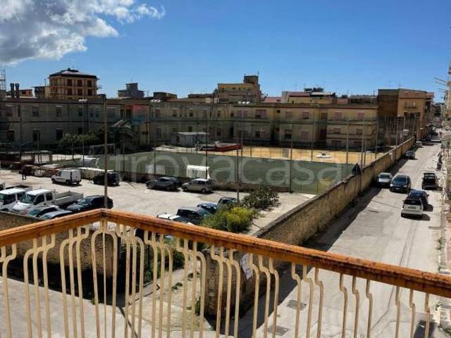Vendesi appartamento a Favara piazza Antonio Licata, 1