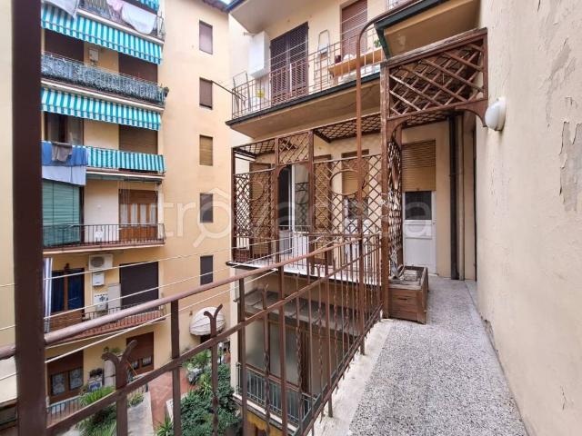 Vendesi appartamento a Firenze via Castelfidardo, Campo di Marte