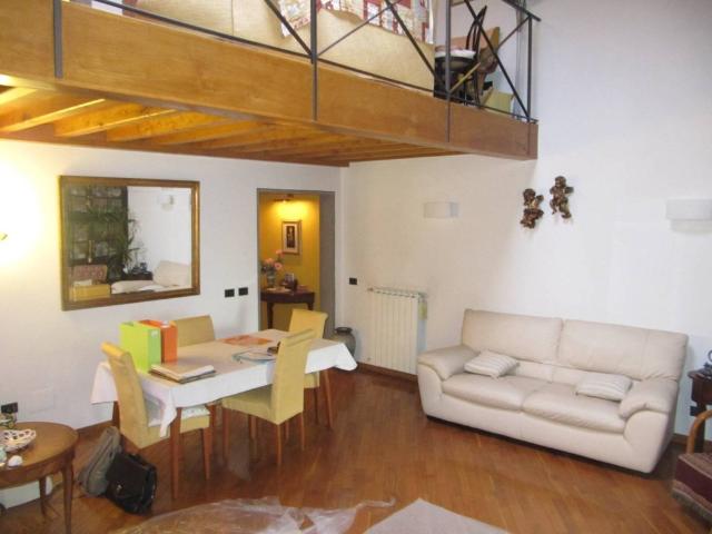 Vendesi appartamento a Firenze via San Zanobi, San Marco SS Annunziata