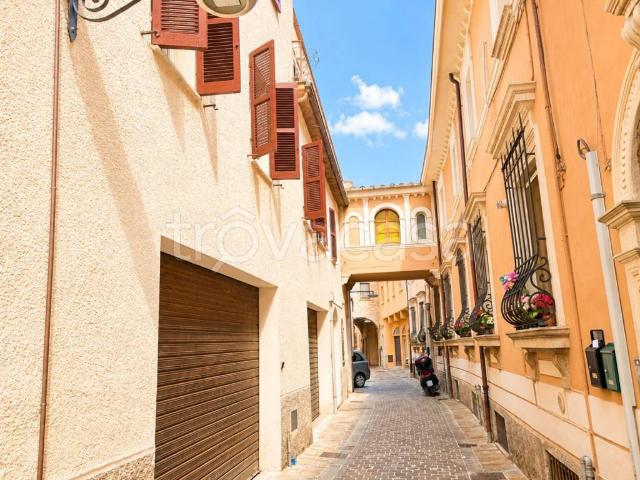 Vendesi appartamento a Gualdo Tadino via Monina