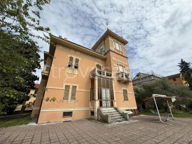 Vendesi appartamento a Genova via Cremeno, Bolzaneto