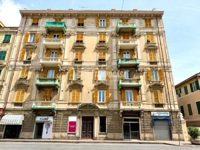 Vendesi appartamento a Genova via Merano 3, Sestri Ponente