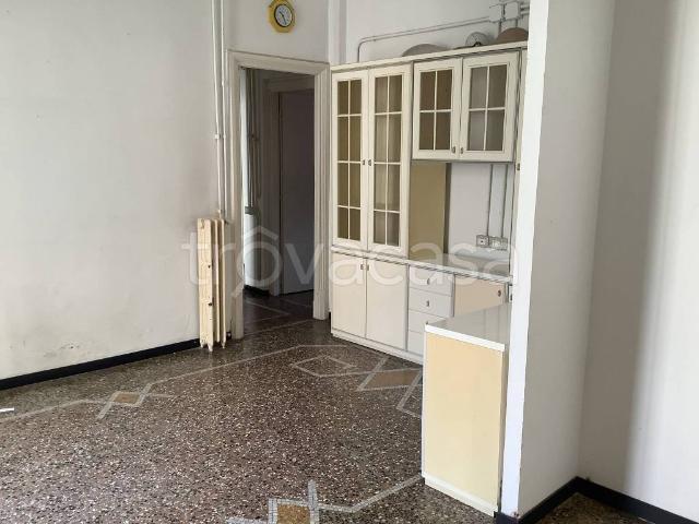 Vendesi appartamento a Genova, Cornigliano