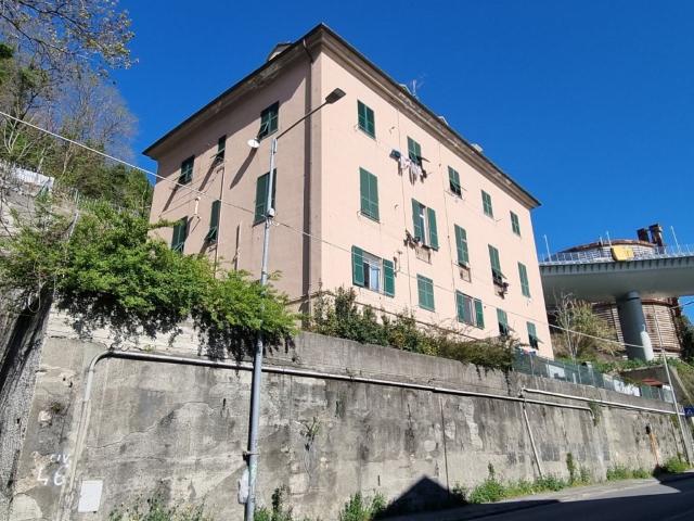 Vendesi appartamento a Genova, Cornigliano