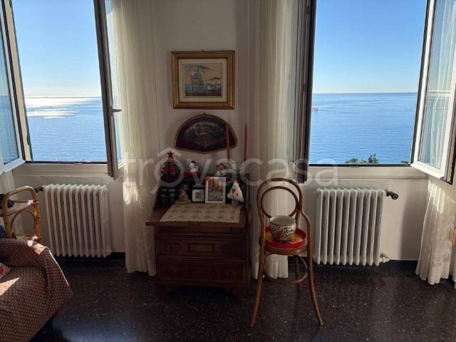 Vendesi appartamento a Genova, Sant'Ilario