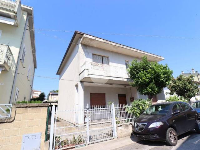 Vendesi appartamento a Giulianova via Piero Gobetti, 4