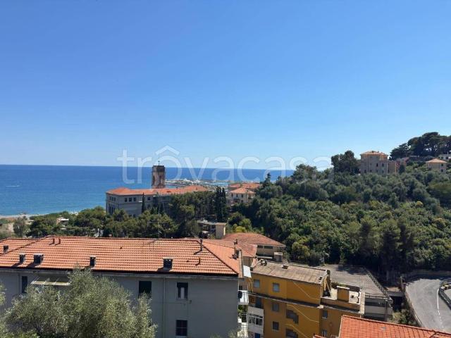 Vendesi appartamento a Imperia, Porto Maurizio