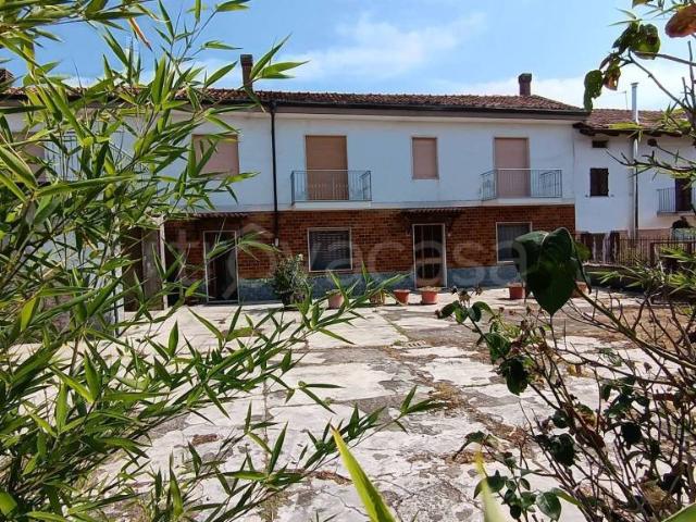 Vendesi appartamento a Isola d'Asti via Bausola, 22, Villa