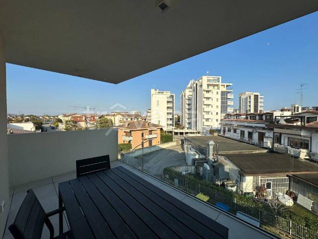 Vendesi appartamento a Jesolo via Tevere, 14
