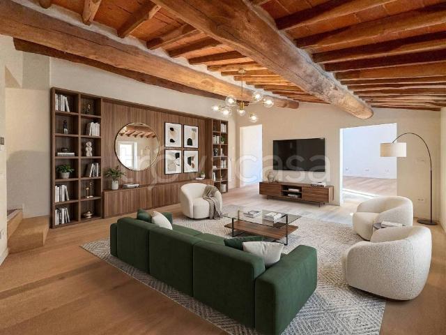 Vendesi appartamento a Lucca via Guinigi, 12/a, Piazza Anfiteatro Torre Guinigi