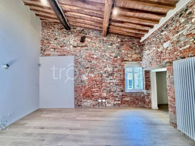 Vendesi appartamento a Lucca via Sant'Andrea, Piazza Anfiteatro Torre Guinigi