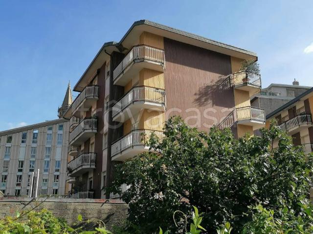 Vendesi appartamento a Lecco via Luciano Manara, 3, Centro città
