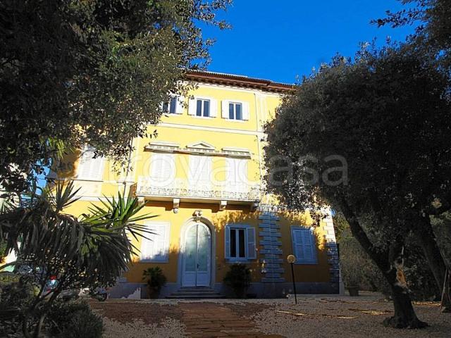 Vendesi appartamento a Livorno viale Italia, 415, Ardenza