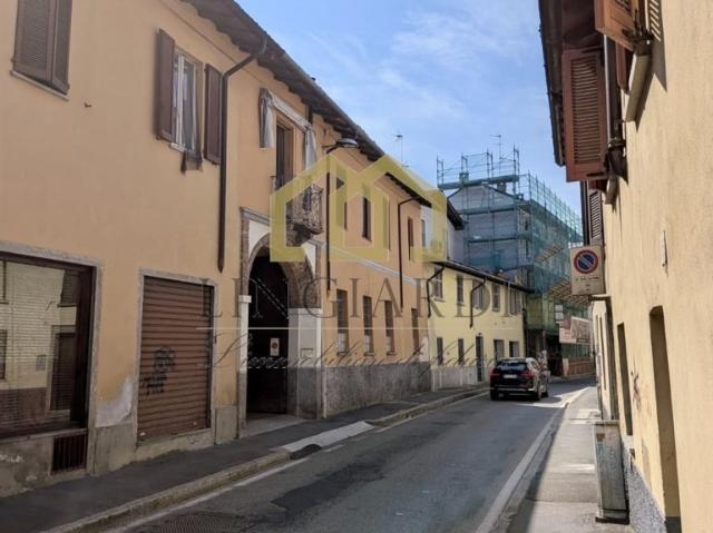 Vendesi appartamento a Lodi via Borgo Adda 36