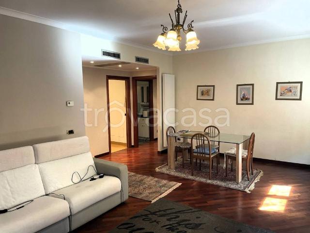 Vendesi appartamento a Lodi via Santa Maria del Sole, Centro città