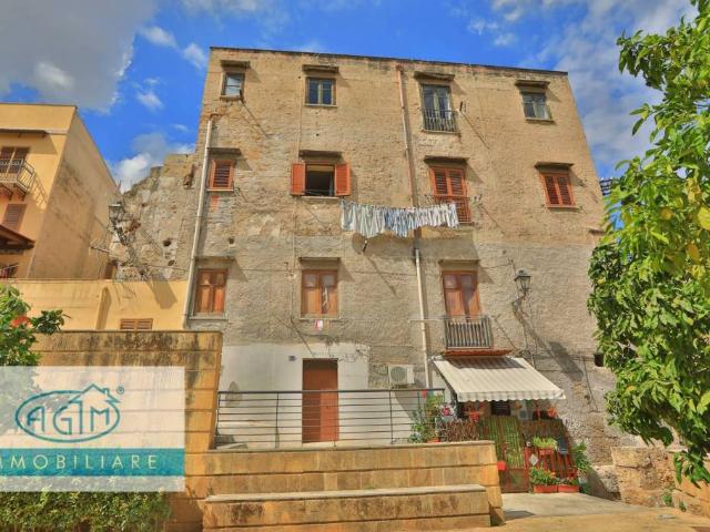Vendesi appartamento a Palermo, Tribunale