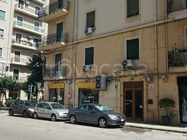 Vendesi appartamento a Palermo via Mario Rapisardi, 84, Notarbartolo Sciuti