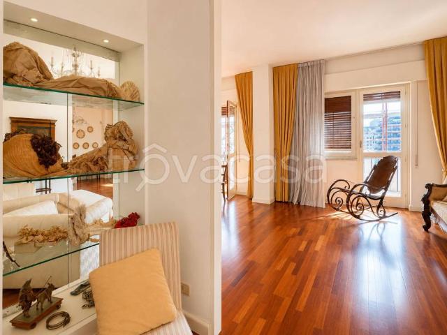 Vendesi appartamento a Palermo viale Campania, De Gasperi Croce Rossa