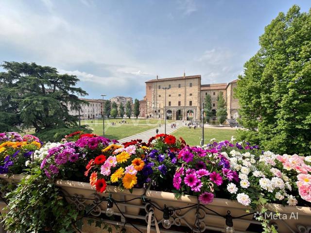Vendesi appartamento a Parma piazza della Pace, Centro Storico
