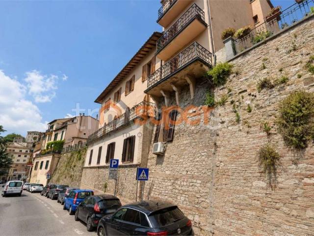 Vendesi appartamento a Perugia via del Pasticcio, Centro Storico